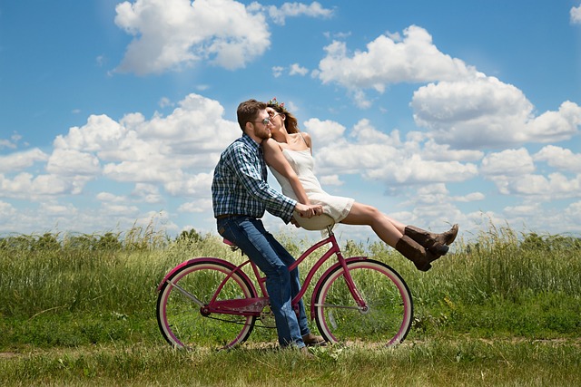 4. Romance Beyond Clichés: Fresh Ideas to Portray Modern Love in Your Valentine's Stories