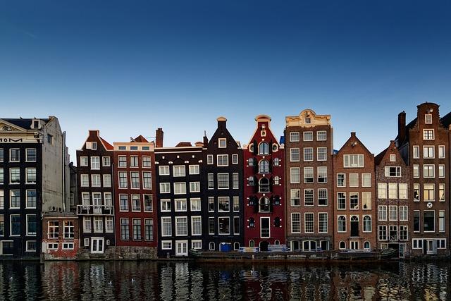 How to Effectively Use Amsterdam One Font in Canva Designs