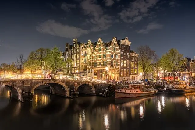 Amsterdam Four Font Canva: A Touch of Dutch Elegance in Your Text 7 Enhance Your Texts with a Touch of Dutch Sophistication